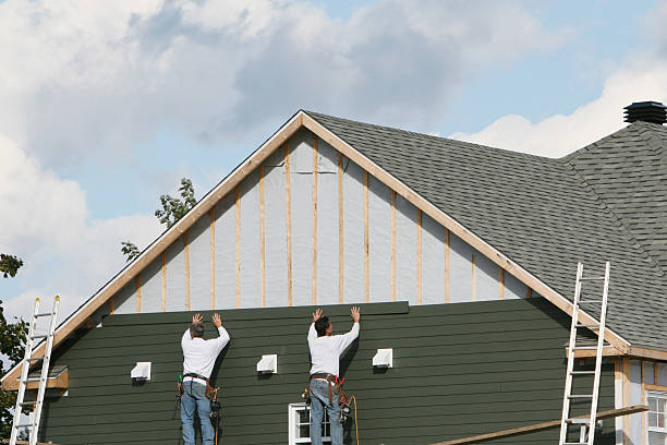 Professional Vinyl Siding technician working in Wolcott, IN